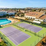 Oasis, Piscina, Jacuzzi, Tenis E Praias!