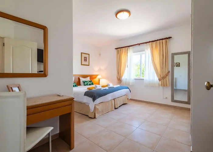 Oasis, Piscina, Jacuzzi, Ténis E Praias! *